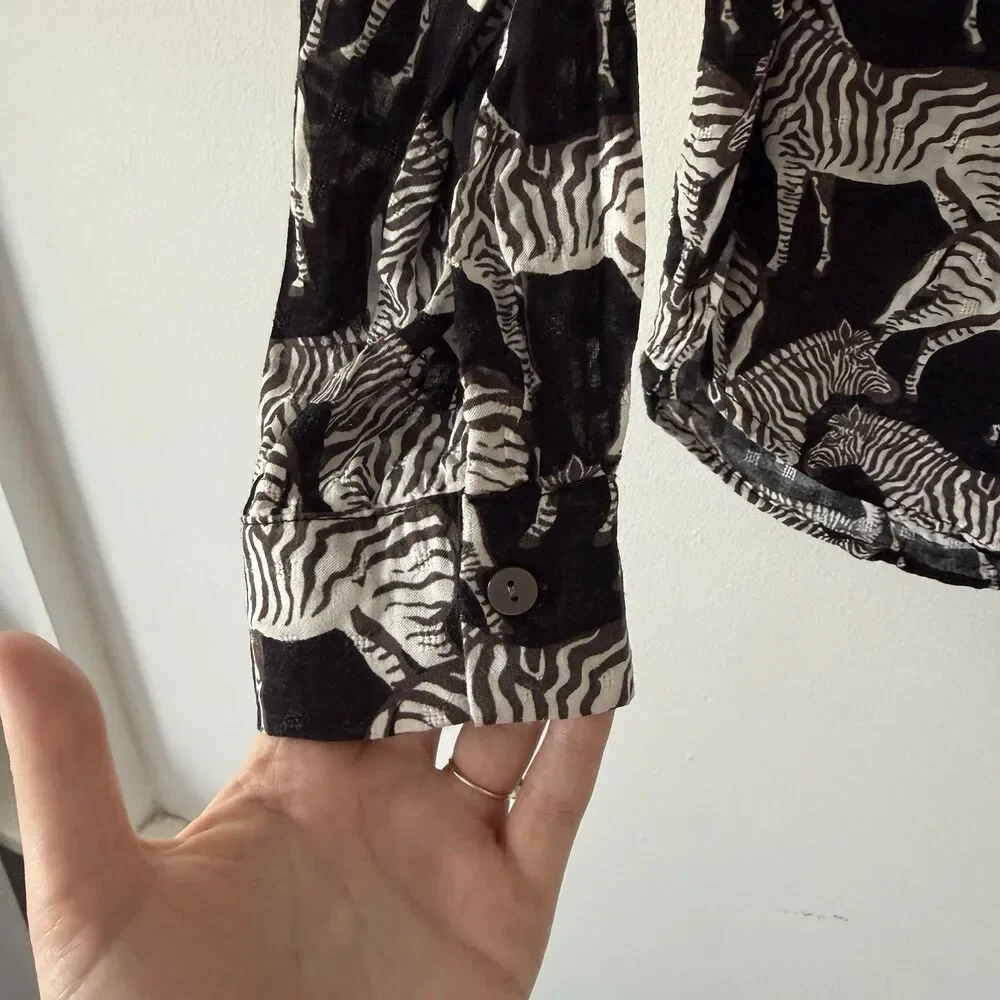 Jane + Delancey Zebra Print Rayon Button Front Blouse Jacquard Weave Sz Medium - Picture 5 of 12